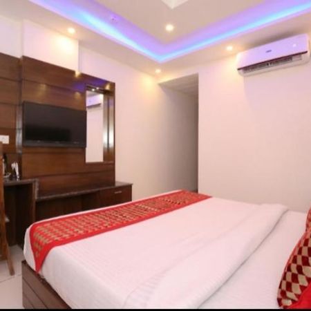 Hotel Silver Palm Zirakpur Exterior photo