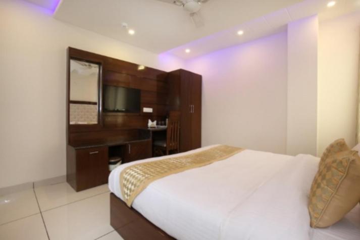 Hotel Silver Palm Zirakpur Exterior photo