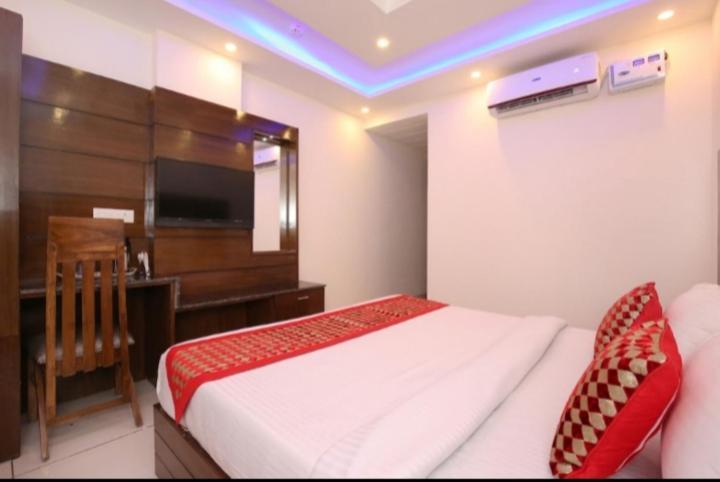 Hotel Silver Palm Zirakpur Exterior photo